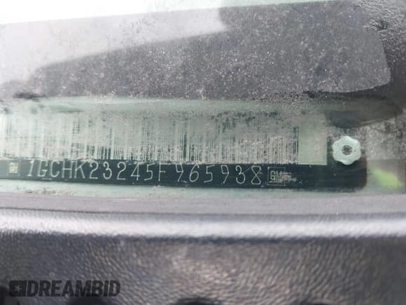 ✅ 2005 Chevrolet Silverado 2500HD Work Truck • VIN: 1GCHK23245F965938 • Lot: 43677906. Wystawiony na IAAI z przebiegiem 238 789 mil. Bezpłatny archiwum sprzedaży aukcyjnych z USA i szczegółowy raport historii pojazdu na DreamBid. Zdjęcie 9.