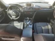 ✅ 2015 BMW 3 Series 328i xDrive • VIN: WBA3B5G50FNS15604 • Lot: 56861715. Wystawiony na Copart z przebiegiem 129 615 mil. Bezpłatny archiwum sprzedaży aukcyjnych z USA i szczegółowy raport historii pojazdu na DreamBid. Zdjęcie 8.