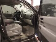 ✅ 2011 Toyota Sequoia Limited • VIN: 5TDJY5G10BS050146 • Lot: 41612884. Wystawiony na IAAI z przebiegiem 217 664 mil. Bezpłatny archiwum sprzedaży aukcyjnych z USA i szczegółowy raport historii pojazdu na DreamBid. Zdjęcie 5.