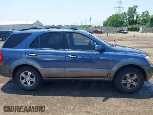 ✅ 2007 Kia Sorento LX • VIN: KNDJD736775665931 • Lot: 42471301. Listed on IAAI with 119,870 mi. Free auction sales archive from the USA and detailed vehicle history report at DreamBid. Image 13.