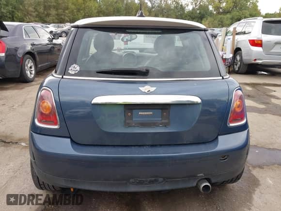 2009 MINI Hardtop with VIN WMWMF33529TU73545, listed as a IAAI auction lot 43381138 with 126,704 mi miles and . Bid and sale history available at DreamBid. Image 17.