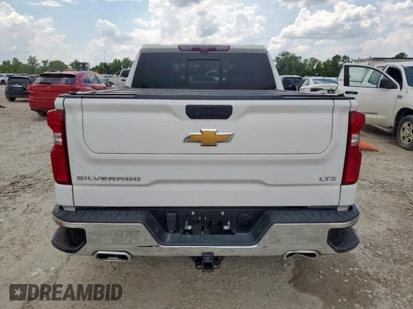 ✅ 2021 Chevrolet Silverado 1500 LTZ • VIN: 3GCUYGET1MG373006 • Lot: 65269775. Wystawiony na Copart z przebiegiem 52 396 mil. Bezpłatny archiwum sprzedaży aukcyjnych z USA i szczegółowy raport historii pojazdu na DreamBid. Zdjęcie 9.