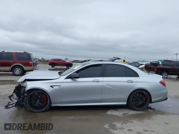 ✅ 2020 Mercedes-Benz E 63 S AMG • VIN: WDDZF8KB7LA743679 • Лот: 41552208. Опубликован ранее на IAAI с пробегом 30 574 миль. Бесплатный доступ к архиву аукционных продаж из США и подробный отчёт об истории автомобиля на DreamBid. Изображение 15.