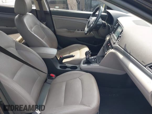 ✅ 2017 Hyundai Elantra SE • VIN: 5NPD84LF5HH022768 • Lot: 42264100. Listed on IAAI with 82,130 mi. Free auction sales archive from the USA and detailed vehicle history report at DreamBid. Image 5.