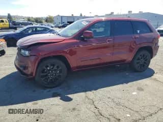 2018 Jeep Grand Cherokee Altitude z VIN 1C4RJFAG8JC410581, wystawiony jako Copart lot #80949845 z przebiegiem 106 028 mil mil oraz Szkoda całkowita • Salvage title. Historia ofert i sprzedaży dostępna na DreamBid. Obrazek 1.