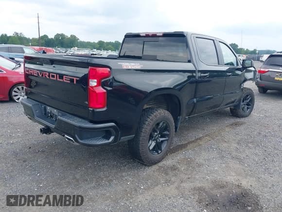 ✅ 2020 Chevrolet Silverado 1500 LT Trail Boss • VIN: 1GCPYFED6LZ181417 • Lot: 42989002. Wystawiony na IAAI z przebiegiem 104 694 mil. Bezpłatny archiwum sprzedaży aukcyjnych z USA i szczegółowy raport historii pojazdu na DreamBid. Zdjęcie 4.