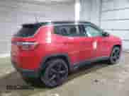 2018 Jeep Compass Limited z VIN 3C4NJDCB6JT290952, wystawiony jako Copart lot #54333825 z przebiegiem 107 029 mil mil oraz Szkoda całkowita • Salvage title. Historia ofert i sprzedaży dostępna na DreamBid. Obrazek 3.