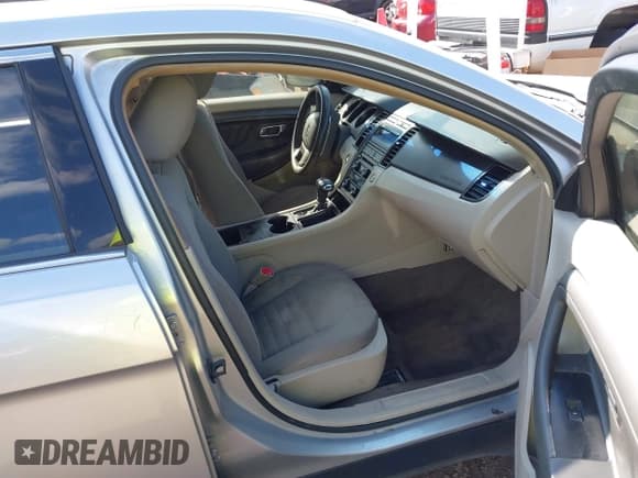 ✅ 2010 Ford Taurus SE • VIN: 1FAHP2DW0AG117634 • Lot: 43173085. Listed on IAAI with Not provided. Free auction sales archive from the USA and detailed vehicle history report at DreamBid. Image 5.