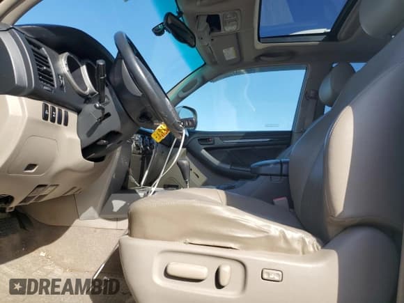 ✅ 2004 Toyota 4Runner Limited • VIN: JTEBU17R948025778 • Lot: 84780955. Listed on Copart with 142,353 mi. Free auction sales archive from the USA and detailed vehicle history report at DreamBid. Image 7.