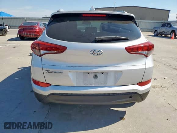 2017 Hyundai Tucson SE Plus z VIN KM8J33A40HU479700, wystawiony jako Copart lot #85646845 z przebiegiem 132 260 mil mil oraz Szkoda całkowita • Salvage title. Historia ofert i sprzedaży dostępna na DreamBid. Obrazek 6.