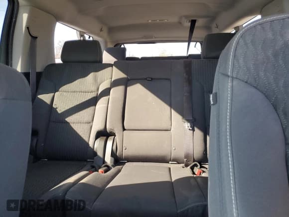 ✅ 2016 Chevrolet Suburban LS • VIN: 1GNSCGKC2GR370444 • Lot: 80643504. Wystawiony na Copart z przebiegiem 129 224 mil. Bezpłatny archiwum sprzedaży aukcyjnych z USA i szczegółowy raport historii pojazdu na DreamBid. Zdjęcie 10.