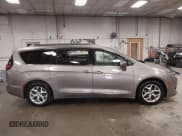 ✅ 2018 Chrysler Pacifica Touring L • VIN: 2C4RC1BG0JR321011 • Lot: 43291829. Wystawiony na IAAI z przebiegiem 79 540 mil. Bezpłatny archiwum sprzedaży aukcyjnych z USA i szczegółowy raport historii pojazdu na DreamBid. Zdjęcie 12.