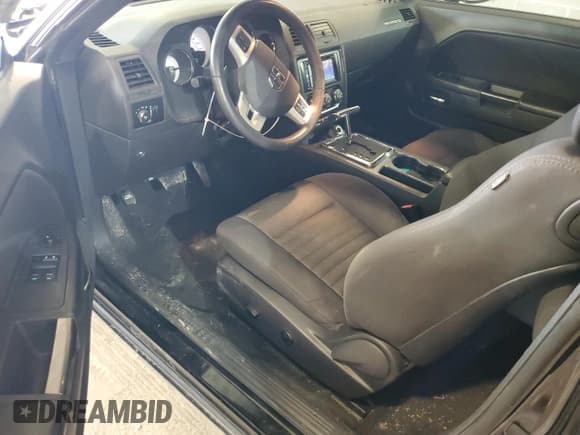 ✅ 2014 Dodge Challenger SXT • VIN: 2C3CDYAG8EH294606 • Lot: 77543364. Wystawiony na Copart z przebiegiem 99 934 mil. Bezpłatny archiwum sprzedaży aukcyjnych z USA i szczegółowy raport historii pojazdu na DreamBid. Zdjęcie 8.