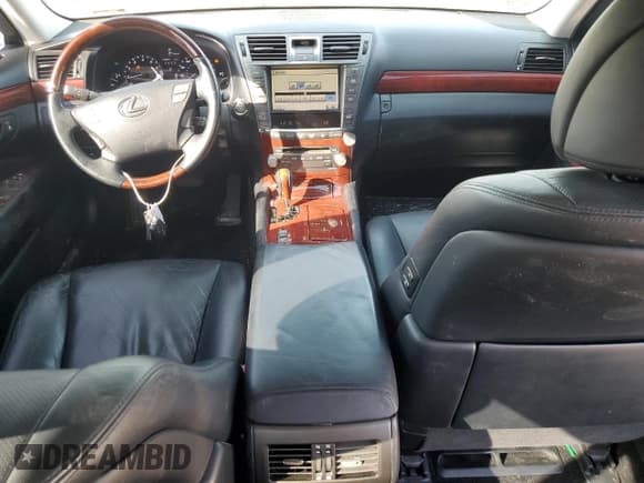 ✅ 2011 Lexus LS 460 • VIN: JTHCL5EF8B5009614 • Лот: 81552505. Опубликован ранее на Copart с пробегом 156 671 миль. Бесплатный доступ к архиву аукционных продаж из США и подробный отчёт об истории автомобиля на DreamBid. Изображение 8.