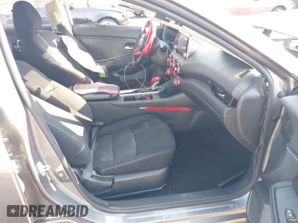 ✅ 2022 Nissan Sentra SV • VIN: 3N1AB8CV0NY240959 • Lot: 43014543. Wystawiony na IAAI z przebiegiem 77 365 mil. Bezpłatny archiwum sprzedaży aukcyjnych z USA i szczegółowy raport historii pojazdu na DreamBid. Zdjęcie 5.