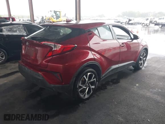 ✅ 2018 Toyota C-HR XLE • VIN: NMTKHMBX7JR037076 • Lot: 43390060. Wystawiony na IAAI z przebiegiem 100 541 mil. Bezpłatny archiwum sprzedaży aukcyjnych z USA i szczegółowy raport historii pojazdu na DreamBid. Zdjęcie 4.