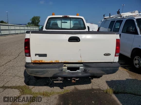 ✅ 2002 Ford F-250 XL • VIN: 1FTNF21L42EA29872 • Lot: 64374255. Wystawiony na Copart z przebiegiem 158 399 mil. Bezpłatny archiwum sprzedaży aukcyjnych z USA i szczegółowy raport historii pojazdu na DreamBid. Zdjęcie 6.
