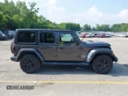 ✅ 2018 Jeep Wrangler Unlimited Sahara • VIN: 1C4HJXEG1JW159817 • Lot: 42565032. Wystawiony na IAAI z przebiegiem 158 695 mil. Bezpłatny archiwum sprzedaży aukcyjnych z USA i szczegółowy raport historii pojazdu na DreamBid. Zdjęcie 13.