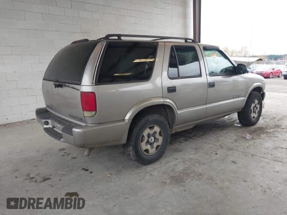 ✅ 2002 Chevrolet Blazer LS • VIN: 1GNDT13W12K213696 • Lot: 43768692. Listed on IAAI with 160,269 mi. Free auction sales archive from the USA and detailed vehicle history report at DreamBid. Image 4.