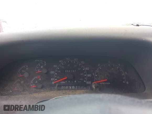 ✅ 2001 Ford F-250 XL • VIN: 1FTNW21LX1EC61505 • Lot: 43008611. Wystawiony na IAAI z przebiegiem 252 197 mil. Bezpłatny archiwum sprzedaży aukcyjnych z USA i szczegółowy raport historii pojazdu na DreamBid. Zdjęcie 7.