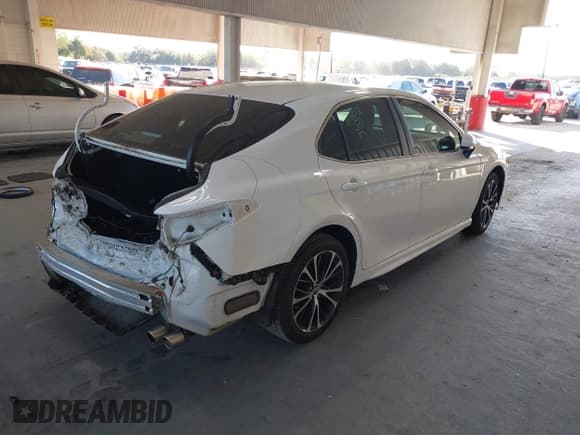 ✅ 2018 Toyota Camry SE • VIN: 4T1B11HK4JU670058 • Lot: 43741772. Listed on IAAI with 125,366 mi. Free auction sales archive from the USA and detailed vehicle history report at DreamBid. Image 4.