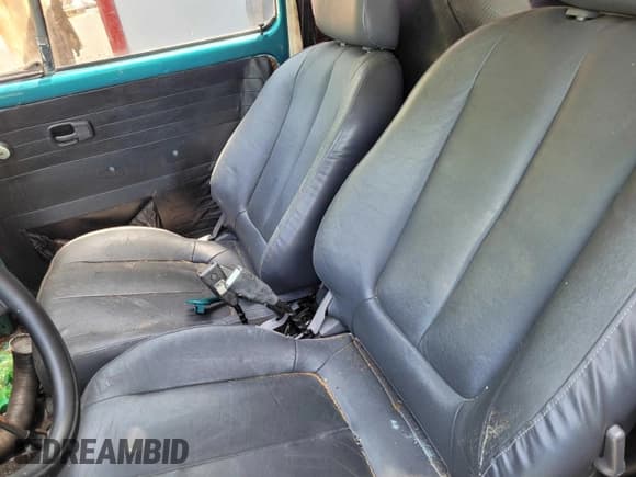 ✅ 1973 Volkswagen Beetle • VIN: 1332747151 • Lot: 45432915. Listed on Copart with 77,647 mi. Free auction sales archive from the USA and detailed vehicle history report at DreamBid. Image 6.