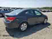 2015 Chevrolet Cruze LS z VIN 1G1PB5SH8F7188669, wystawiony jako Copart lot #61000845 z przebiegiem 118 179 mil mil oraz Szkoda całkowita • Salvage title. Historia ofert i sprzedaży dostępna na DreamBid. Obrazek 3.
