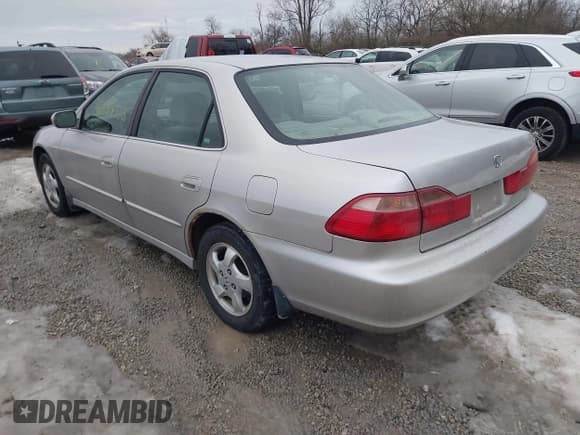 ✅ 1998 Honda Accord EX • VIN: 1HGCG5556WA207104 • Lot: 41444523. Listed on IAAI with 284,755 mi. Free auction sales archive from the USA and detailed vehicle history report at DreamBid. Image 3.