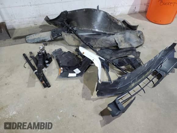 2024 Chevrolet Suburban LT z VIN 1GNSKCKD8RR407729, wystawiony jako Copart lot #70371795 z przebiegiem 9 697 mil mil oraz Szkoda całkowita • Salvage title. Historia ofert i sprzedaży dostępna na DreamBid. Obrazek 13.