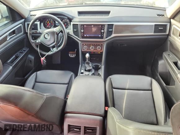 ✅ 2018 Volkswagen Atlas SE • VIN: 1V2PR2CA6JC528953 • Lot: 86447495. Wystawiony na Copart z przebiegiem 81 314 mil. Bezpłatny archiwum sprzedaży aukcyjnych z USA i szczegółowy raport historii pojazdu na DreamBid. Zdjęcie 8.