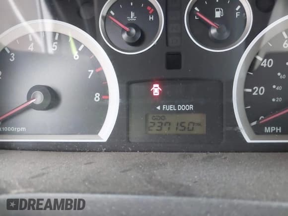 ✅ 2005 Hyundai Santa Fe GLS • VIN: KM8SC13D75U946581 • Lot: 43775010. Wystawiony na IAAI z przebiegiem 237 150 mil. Bezpłatny archiwum sprzedaży aukcyjnych z USA i szczegółowy raport historii pojazdu na DreamBid. Zdjęcie 7.