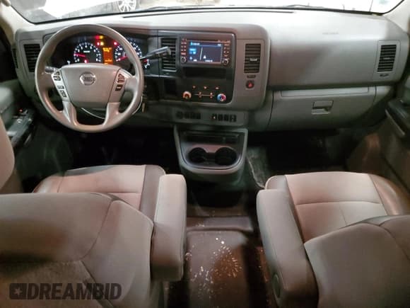 ✅ 2019 Nissan NV Cargo S • VIN: 1N6BF0KM6KN805981 • Lot: 46591835. Wystawiony na Copart z przebiegiem 164 540 mil. Bezpłatny archiwum sprzedaży aukcyjnych z USA i szczegółowy raport historii pojazdu na DreamBid. Zdjęcie 8.