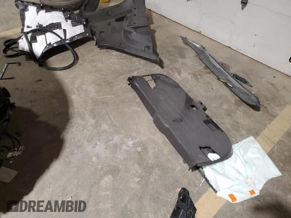 ✅ 2020 Hyundai Santa Fe SEL • VIN: 5NMS3CAD2LH238567 • Lot: 74059413. Wystawiony na Copart z przebiegiem 40 227 mil. Bezpłatny archiwum sprzedaży aukcyjnych z USA i szczegółowy raport historii pojazdu na DreamBid. Zdjęcie 12.