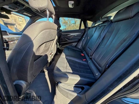 ✅ 2018 BMW X6 xDrive35i • VIN: 5UXKU2C5XJ0Z62161 • Лот: 95188025. Опубликован ранее на Copart с пробегом 124 551 миль. Бесплатный доступ к архиву аукционных продаж из США и подробный отчёт об истории автомобиля на DreamBid. Изображение 13.