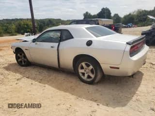 ✅ 2010 Dodge Challenger SE • VIN: 2B3CJ4DV3AH133650 • Lot: 70390264. Wystawiony na Copart z przebiegiem 277 192 mil. Bezpłatny archiwum sprzedaży aukcyjnych z USA i szczegółowy raport historii pojazdu na DreamBid. Zdjęcie 2.