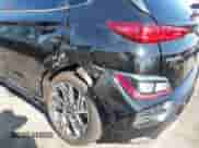 ✅ 2023 Hyundai Kona N Line • VIN: KM8K33A30PU973551 • Lot: 43100970. Wystawiony na IAAI z przebiegiem 22 207 mil mil. Skorzystaj z bezpłatnego archiwum sprzedaży aukcyjnych z USA i zobacz szczegółowy raport historii pojazdu na DreamBid. Zdjęcie 6.