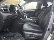 ✅ 2021 Toyota Highlander Hybrid Limited • VIN: 5TDXBRCH4MS031544 • Лот: 91417115. Опубликован ранее на Copart с пробегом 42 561 миль. Бесплатный доступ к архиву аукционных продаж из США и подробный отчёт об истории автомобиля на DreamBid. Изображение 7.