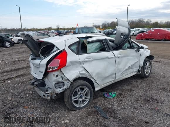 ✅ 2019 Ford Fiesta SE • VIN: 3FADP4EJ5KM117228 • Lot: 43698845. Wystawiony na IAAI z przebiegiem Nie podano. Bezpłatny archiwum sprzedaży aukcyjnych z USA i szczegółowy raport historii pojazdu na DreamBid. Zdjęcie 4.