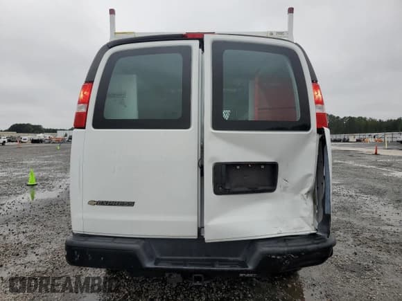 ✅ 2022 Chevrolet Express Cargo • VIN: 1GCWGAFP1N1174161 • Lot: 94396585. Wystawiony na Copart z przebiegiem 68 075 mil. Bezpłatny archiwum sprzedaży aukcyjnych z USA i szczegółowy raport historii pojazdu na DreamBid. Zdjęcie 6.