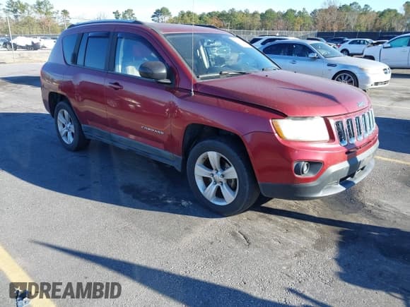 ✅ 2011 Jeep Compass Latitude • VIN: 1J4NT1FB8BD198084 • Lot: 43761108. Wystawiony na IAAI z przebiegiem 188 490 mil. Bezpłatny archiwum sprzedaży aukcyjnych z USA i szczegółowy raport historii pojazdu na DreamBid. Zdjęcie 1.