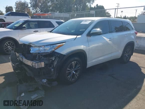 ✅ 2017 Toyota Highlander LE • VIN: 5TDZZRFH8HS190721 • Lot: 43401271. Wystawiony na IAAI z przebiegiem 160 834 mil. Bezpłatny archiwum sprzedaży aukcyjnych z USA i szczegółowy raport historii pojazdu na DreamBid. Zdjęcie 17.