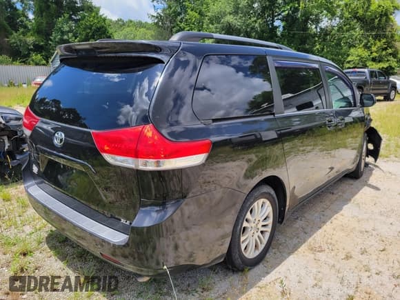 ✅ 2013 Toyota Sienna XLE AAS • VIN: 5TDYK3DC2DS397670 • Lot: 42716734. Wystawiony na IAAI z przebiegiem 284 806 mil. Bezpłatny archiwum sprzedaży aukcyjnych z USA i szczegółowy raport historii pojazdu na DreamBid. Zdjęcie 4.
