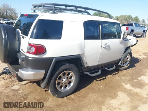 ✅ 2013 Toyota FJ Cruiser • VIN: JTEBU4BF2DK157752 • Lot: 41823666. Wystawiony na IAAI z przebiegiem 109 005 mil. Bezpłatny archiwum sprzedaży aukcyjnych z USA i szczegółowy raport historii pojazdu na DreamBid. Zdjęcie 4.