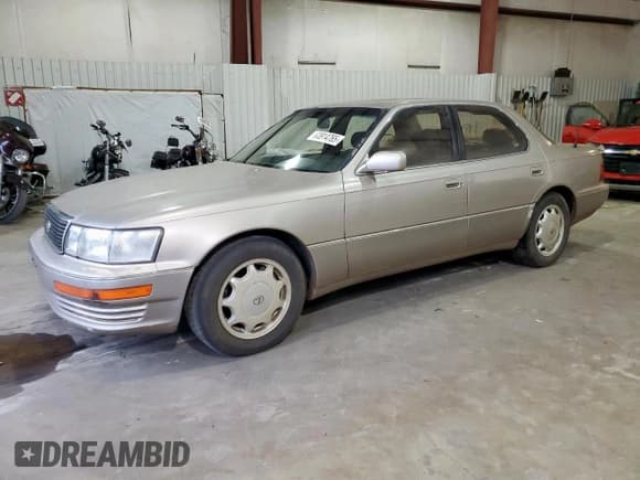 ✅ 1993 Lexus LS • VIN: JT8UF11E0P0162428 • Lot: 60914765. Listed on Copart with 151,801 mi. Free auction sales archive from the USA and detailed vehicle history report at DreamBid. Image 1.
