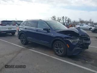 ✅ 2023 Volkswagen Tiguan SE • VIN: 3VVMB7AX3PM006867 • Lot: 40793976. Wystawiony na IAAI z przebiegiem 29 648 mil. Bezpłatny archiwum sprzedaży aukcyjnych z USA i szczegółowy raport historii pojazdu na DreamBid. Zdjęcie 1.