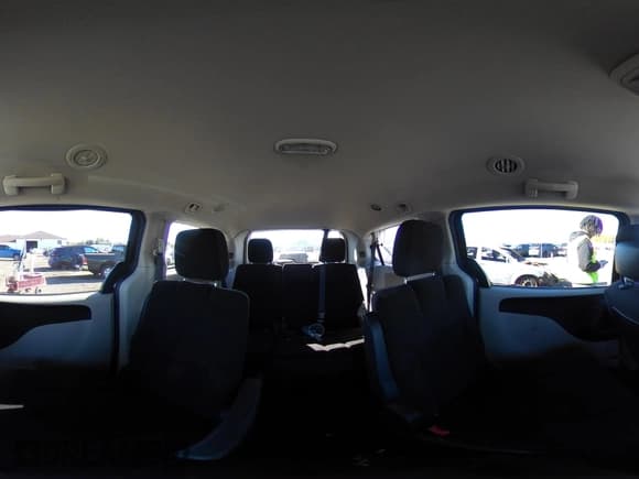 ✅ 2019 Dodge Grand Caravan SE Plus • VIN: 2C4RDGBG1KR559189 • Lot: 43447684. Wystawiony na IAAI z przebiegiem 115 165 mil. Bezpłatny archiwum sprzedaży aukcyjnych z USA i szczegółowy raport historii pojazdu na DreamBid. Zdjęcie 19.