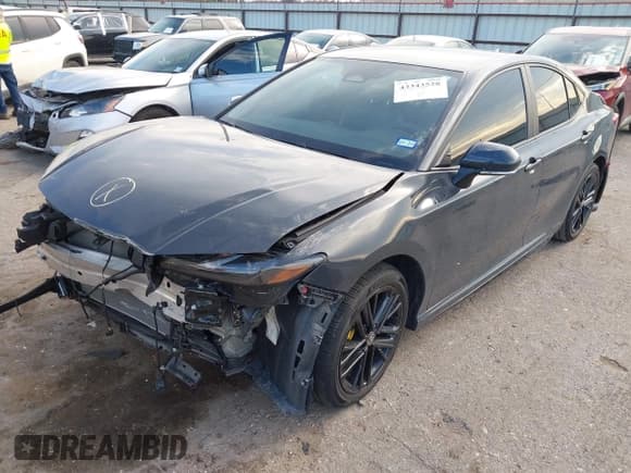 ✅ 2025 Toyota Camry LE • VIN: 4T1DAACK9SU107296 • Lot: 43343528. Wystawiony na IAAI z przebiegiem 7 642 mil. Bezpłatny archiwum sprzedaży aukcyjnych z USA i szczegółowy raport historii pojazdu na DreamBid. Zdjęcie 17.