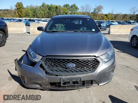 ✅ 2017 Ford Police Interceptor • VIN: 1FAHP2MT9HG128082 • Lot: 82313235. Listed on Copart with 130,664 mi. Free auction sales archive from the USA and detailed vehicle history report at DreamBid. Image 5.