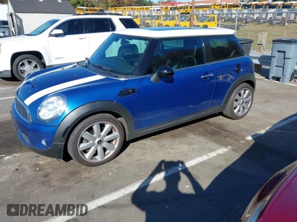 ✅ 2007 MINI Hardtop S • VIN: WMWMF73567TL87918 • Lot: 43527316. Listed on IAAI with 121,888 mi. Free auction sales archive from the USA and detailed vehicle history report at DreamBid. Image 2.