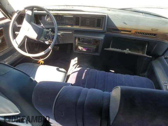 ✅ 1984 Oldsmobile Cutlass Supreme • VIN: 1G3AR69A7EM484256 • Lot: 49709405. Wystawiony na Copart z przebiegiem 437 399 mil. Bezpłatny archiwum sprzedaży aukcyjnych z USA i szczegółowy raport historii pojazdu na DreamBid. Zdjęcie 8.